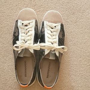 Bernardo Dakota Camo Sneakers Green Tan Lace up Platform Sneakers